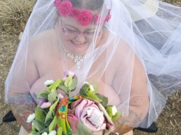 Очень полная невеста пошла под венец в одной фате
