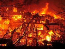 За сутки Кривбасс горел 11 раз: двое людей пострадали, одного спасатели вытащили из огня