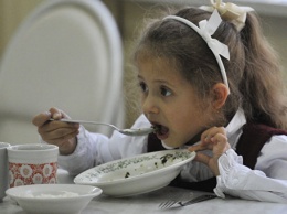В семи школах Крыма не организовано питание школьников - Минобразования