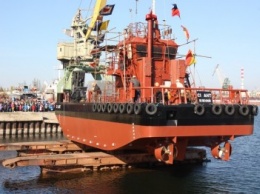 Херсонский судостроительный завод спустил на воду нефтемусоросборщик (фото)