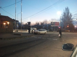 На центральном проспекте Мелитополя не разминулись две машины