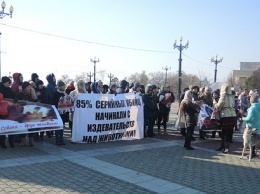 Жители Хабаровска потребовали реального наказания девушкам-живодеркам