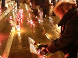 У КГБ в Минске зажгли свечи в память о жертвах сталинских репрессий