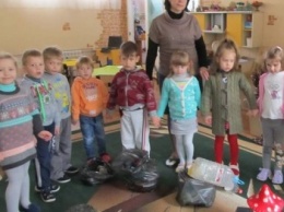 В Мирнограде малыши сортировали мусор
