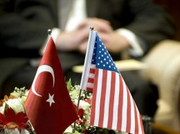 США приказали семьям дипломатов в Стамбуле уезжать из Турции