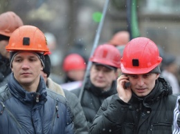 Горняки шахты "Горская" в Луганской обл. продолжают забастовку из-за невыплаты зарплаты