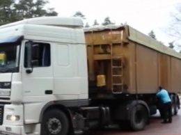 Из Львова в Сумы две фуры пытались втихаря провезти 100 тонн мусора