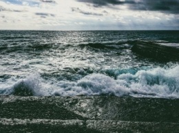 Бушующее осеннее море завораживает красотой (ФОТО)