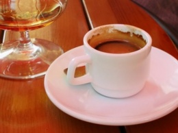 Ученые рассказали, почему нельзя смешивать кофе и алкоголь