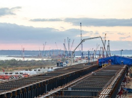 Минтранс рассчитывает в течение недели получить заключение по стоимости автоподходов к Крымскому мосту