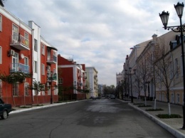 В центре Астрахани тело женщины пролежало на тротуаре полдня