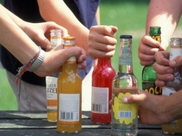 Ученые: Алкогольная зависимость молодых людей преследует их всю жизнь