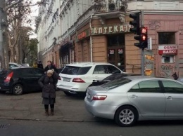 Автохамам в Одессе дозволено все: особенно если весь в белом (ФОТО)