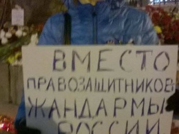 В Москве на Лубянке около десяти активистов провели одиночные пикеты в защиту украинских политзаключенных