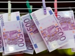 В Болгарии фальшивомонетчики спрятали в озере 13 млн. фальшивых евро