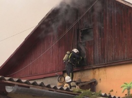 В крымском селе на пожаре спасли мужчину