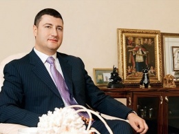 Винницкий судья Виталий Кузьмишин помогает Олегу Бахматюку выводить активы