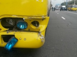 В Мариуполе маршрутка с пассажирами на большой скорости врезалася в "девятку"(ФОТО)