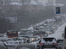 Движение в Санкт-Петербурге парализовано 10-балльными пробками