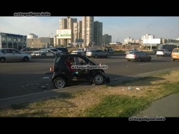 ДТП в Киеве: на проспекте Бажана Smart Fortwo протаранил Nissan Qashqai. ФОТО