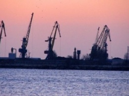 В Кабмине пообещали оформлять грузы в портах в течение часа