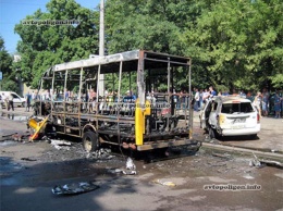 В Сумах дотла сгорела маршрутка, огнем также повреждены Hyundai Accent и Ford Focus. ФОТО+видео