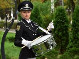Аброськин пообещал, что в Покровск приедут уникальные барабанщицы