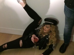 Пьяная Мадонна эпатировала публику на выставке в Лондоне