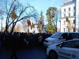 Обманутые вкладчики банков перекрыли центральную улицу Киева