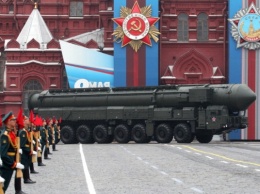 Сотник рассказал, когда Россия начнет менять ядерное оружие на еду