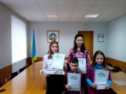 В Доброполье наградили победителей конкурса детских рисунков «Всем животным нужен дом»