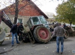 В Одесской области во время ремонта водопровода экскаватор провалился в катакомбы