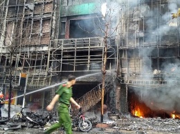 Жертвами пожара в караоке-баре в столице Вьетнама стали 13 человек