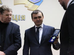 Николаевский губернатор поблагодарил «попередника» за работу и вручил ему медаль