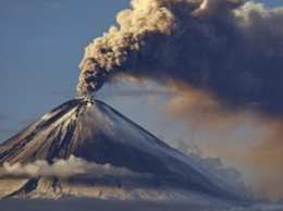 Вулкан Ключевский на Камчатке выбросил столб пепла 5,5 км