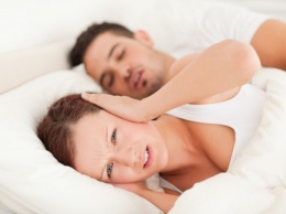 Ученые определили, что храп является главной причиной раздельного сна супругов