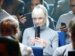 Motorola показала функциональные насадки на смартфон в рекламе со слоганом «Hello Moto»