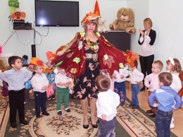 В одесском Доме ребенка малышам подарили красочный праздник осени. Фото