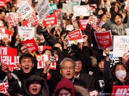 В Сеуле десятки тысяч человек требуют отставки президента