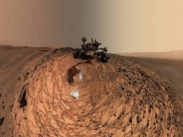 Уфологи нашли на новом снимке марсохода Curiosity каменное кресло