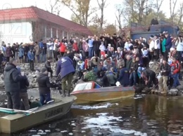 В Запорожье Днепр наполнили рыбой (ВИДЕО)