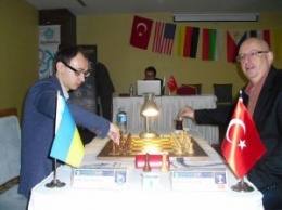 Гроссмейстер из Николаева Виталий Сивук играет в интересном турнире в Турции