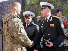 В Одессе будущие офицеры морской пехоты прошли испытания и получили черные береты