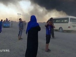Отступая из Мосула, исламисты подожгли 19 нефтяных скважин