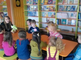 Клуб раннего развития детей «Библиознайки» работает в библиотеке Каменского