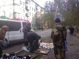 Террористы с автоматами разогнали отчаявшихся жителей Дебальцево