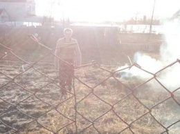 Николаевца избили граблями за замечания о сжигании опавшей листвы