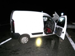 В Полтавской области автомобиль протаранил отбойник (фото)