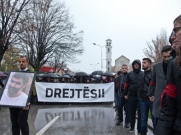 В Косове прошел многочисленный марш из-за смерти оппозиционера