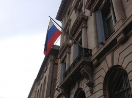 С крыши посольства России в Нью-Йорке упал мужчина